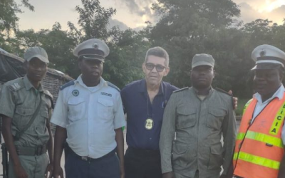 Encontra com os oficiais de fronteira de Moçambique